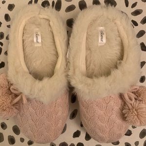 NWT Soma Slippers
